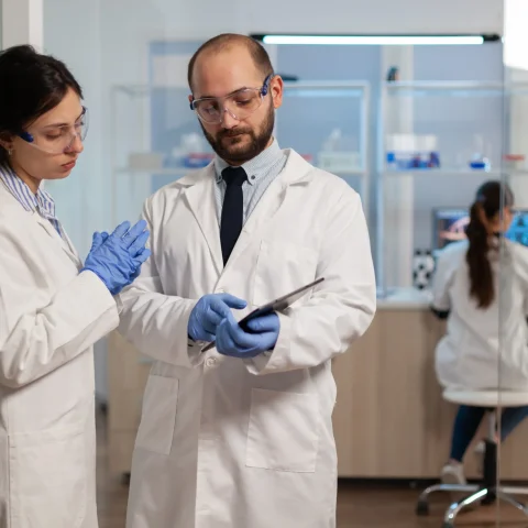 chemist-nurse-explainig-doctor-vaccine-development-modern-laboratory