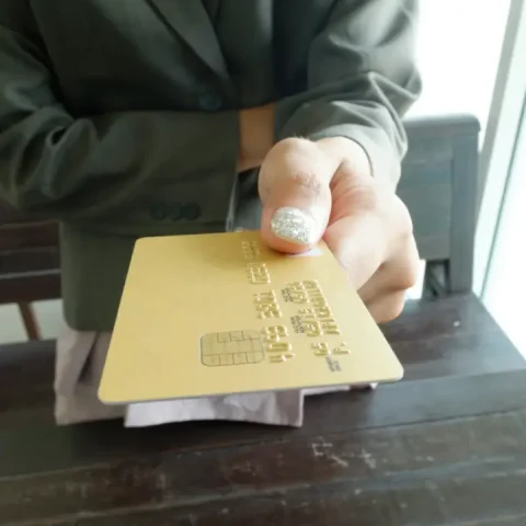 hands-holding-credit-card