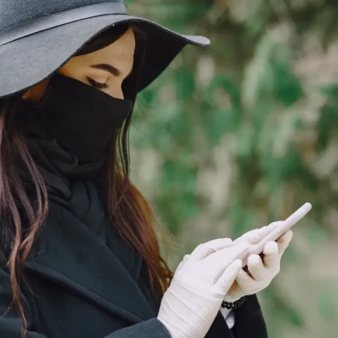 woman-mask-stands-street